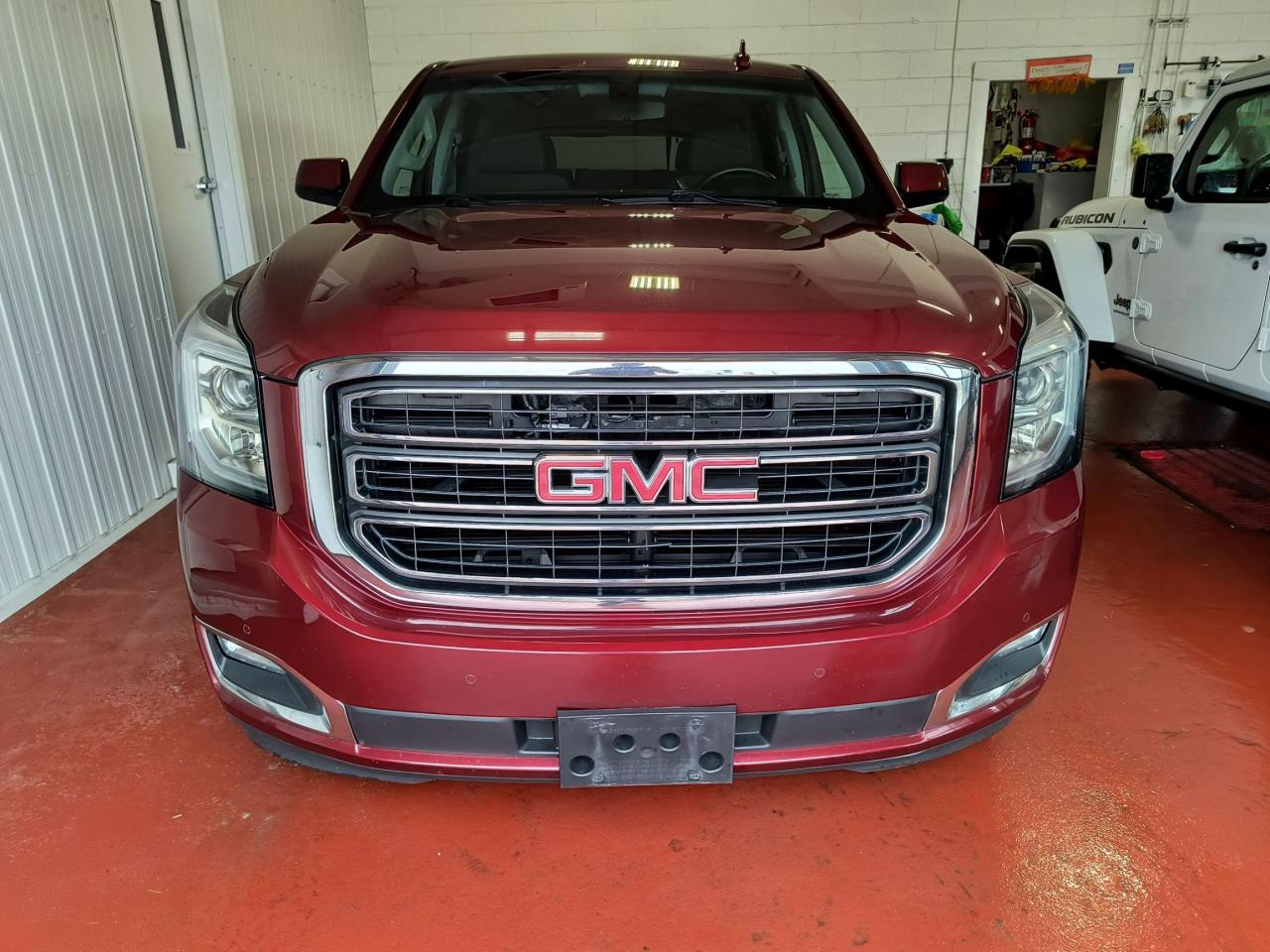 2017 GMC Yukon XL SLE Photo2