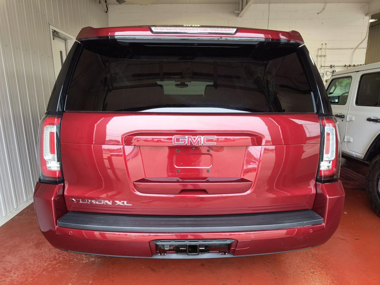 2017 GMC Yukon XL SLE Photo