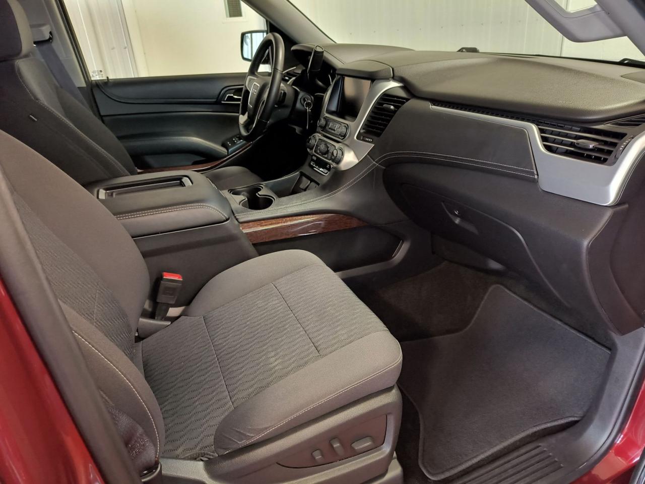 2017 GMC Yukon XL SLE Photo