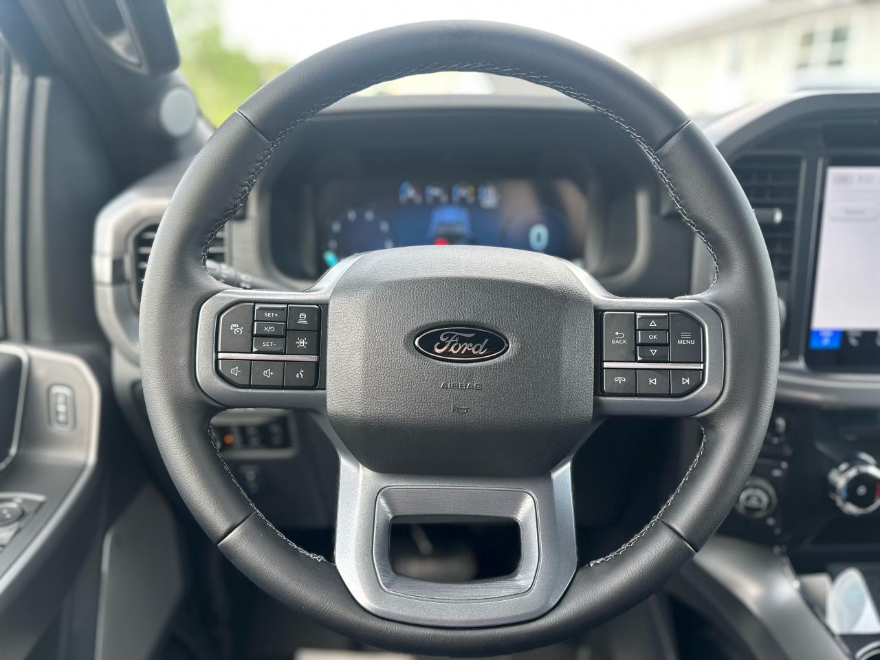 2025 Ford F-150 XLT 4WD SuperCrew 5.5' Box Photo5