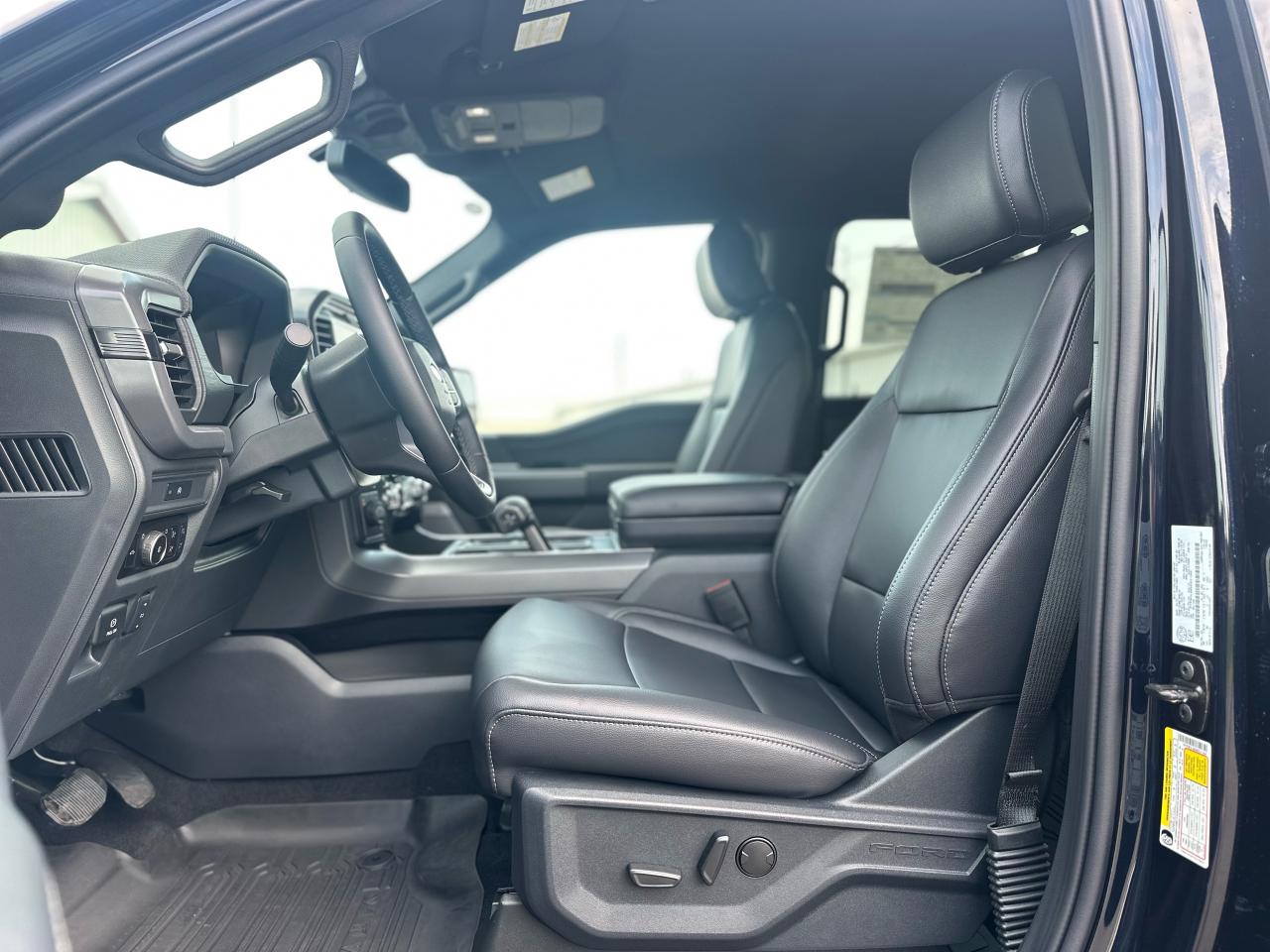 2025 Ford F-150 XLT 4WD SuperCrew 5.5' Box Photo5