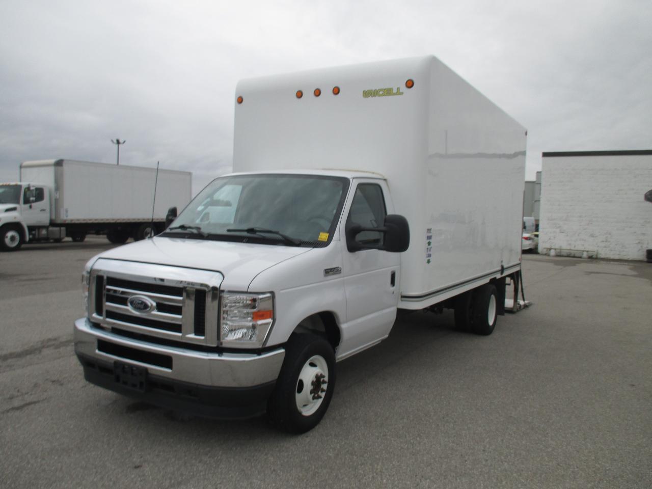 2023 Ford E450 E-450 DRW 176" WB 16 Ft.unicell w power tailgate - Photo #2