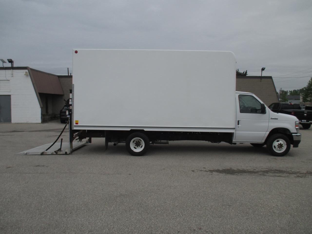 2023 Ford E450 E-450 DRW 176" WB 16 Ft.unicell w power tailgate - Photo #4
