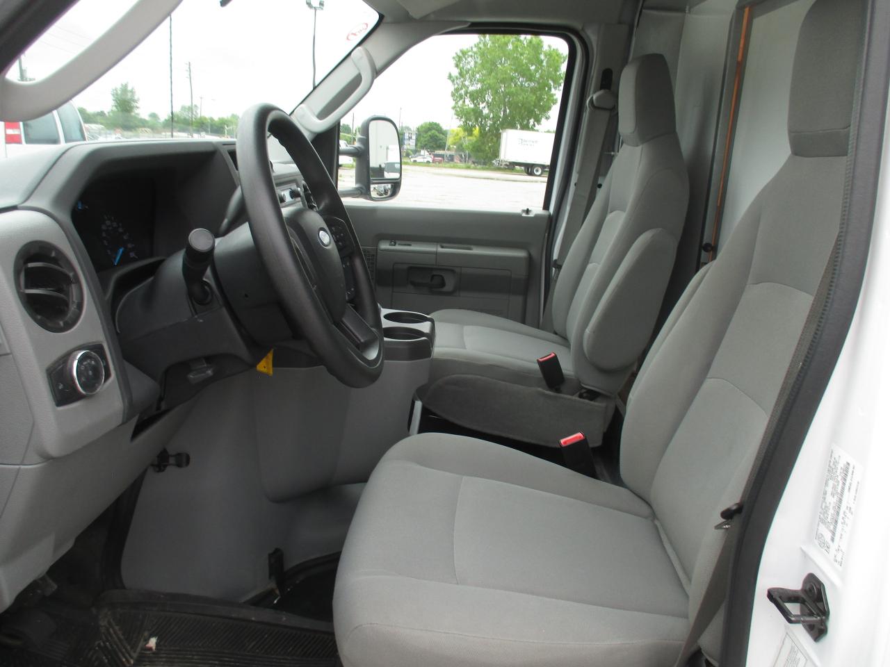 2023 Ford E450 E-450 DRW 176" WB 16 Ft.unicell w power tailgate - Photo #16