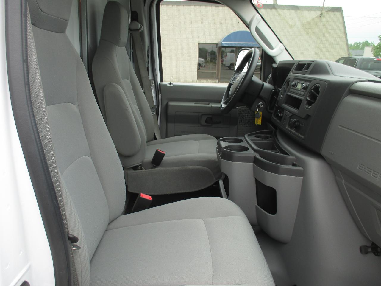 2023 Ford E450 E-450 DRW 176" WB 16 Ft.unicell w power tailgate - Photo #12