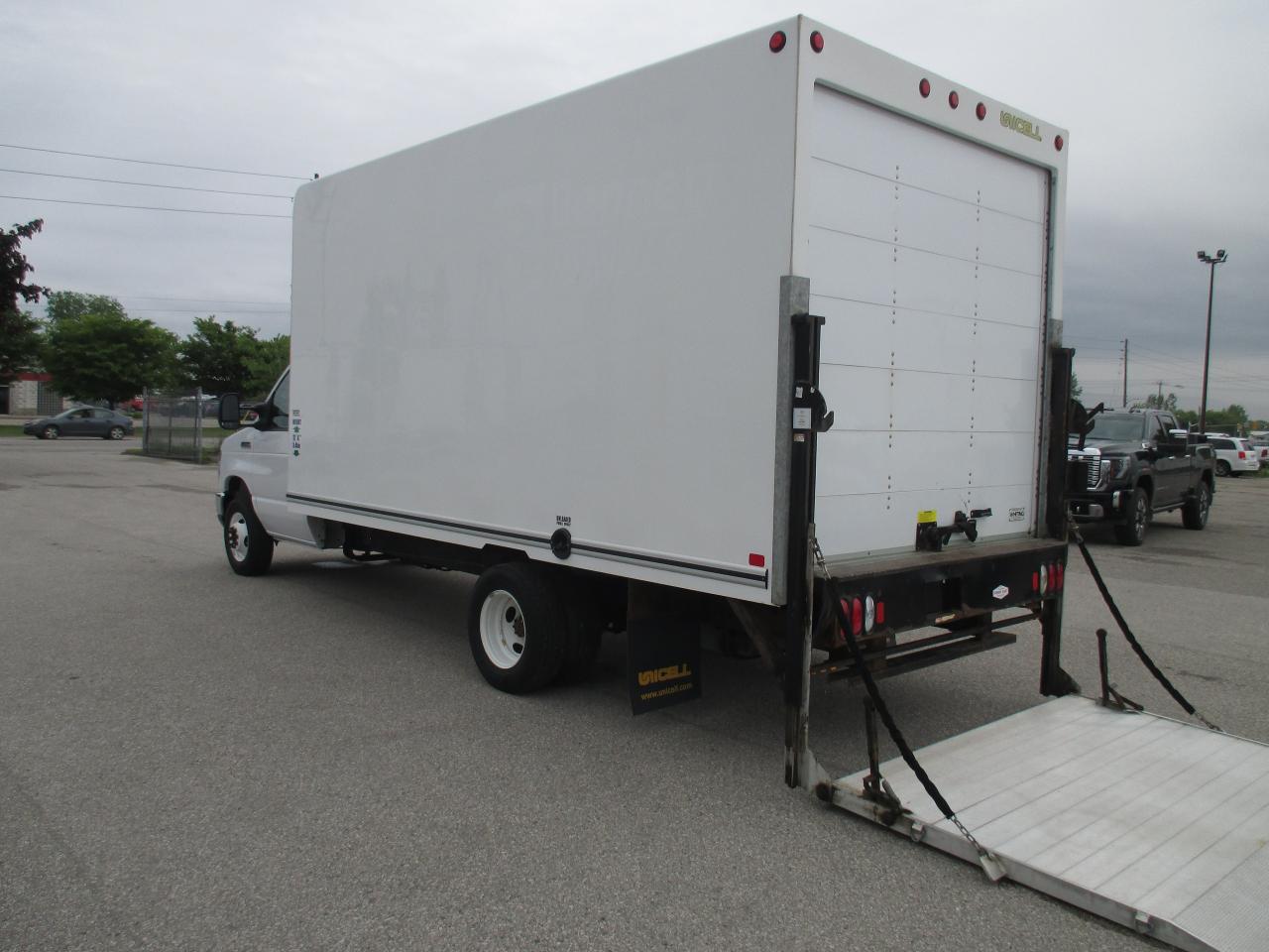 2023 Ford E450 E-450 DRW 176" WB 16 Ft.unicell w power tailgate - Photo #7