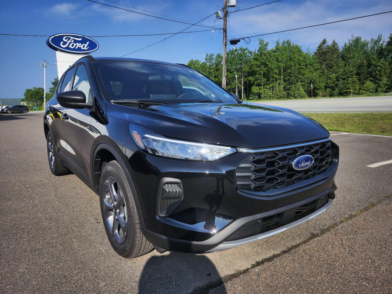 2025 Ford Escape ST-Line AWD Photo2
