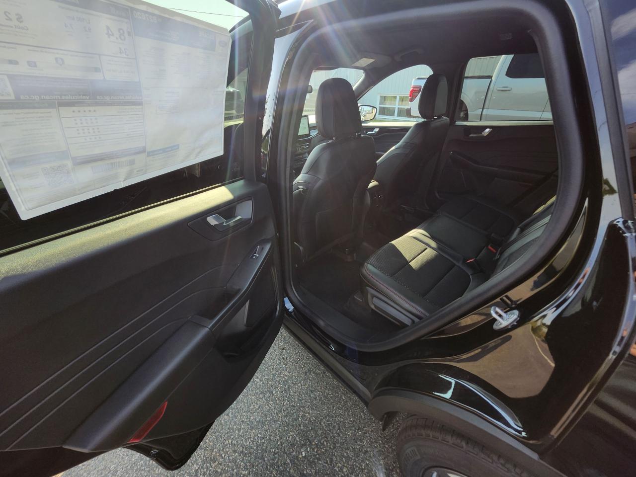 2025 Ford Escape ST-Line AWD Photo5