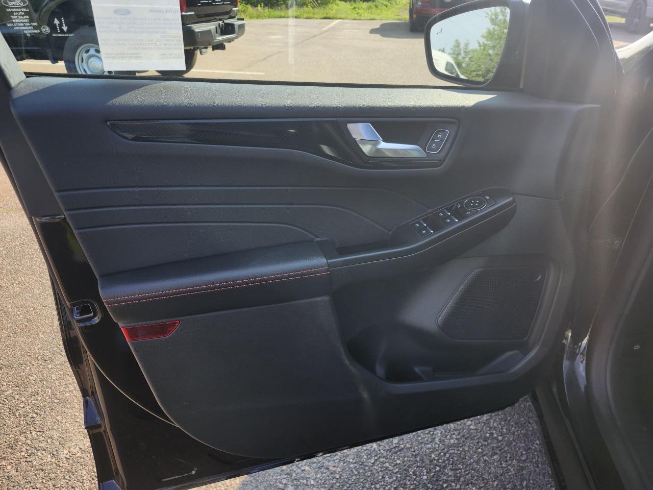 2025 Ford Escape ST-Line AWD Photo5