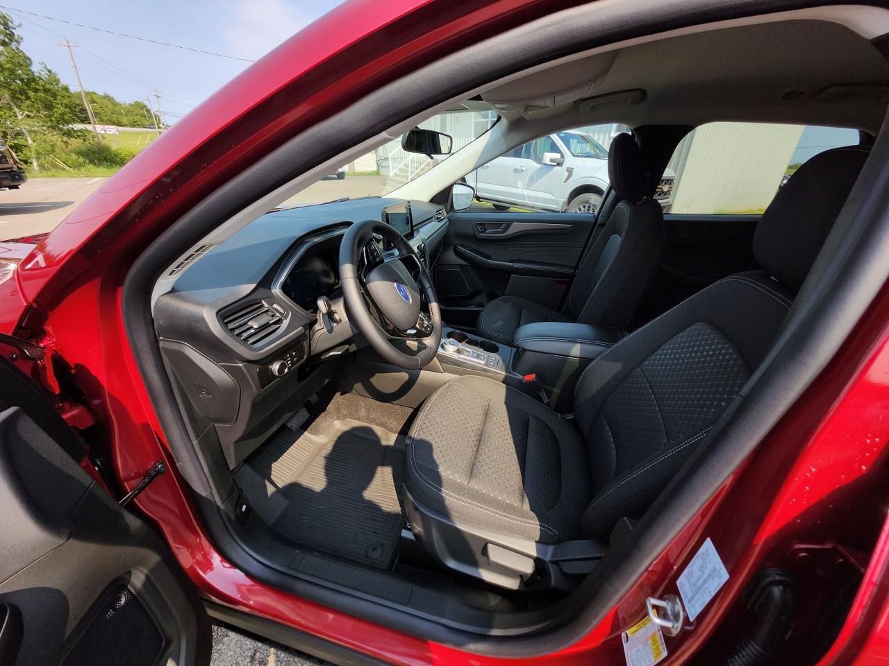 2025 Ford Escape Active AWD Photo5