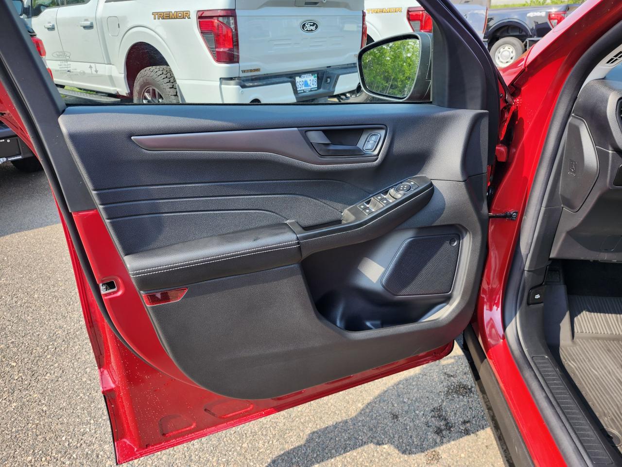 2025 Ford Escape Active AWD Photo5