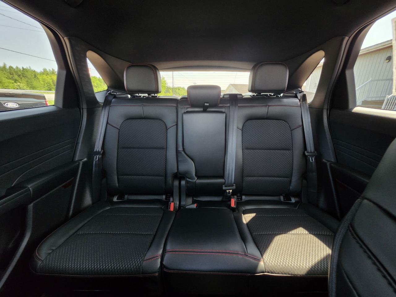 2025 Ford Escape ST-Line AWD Photo5