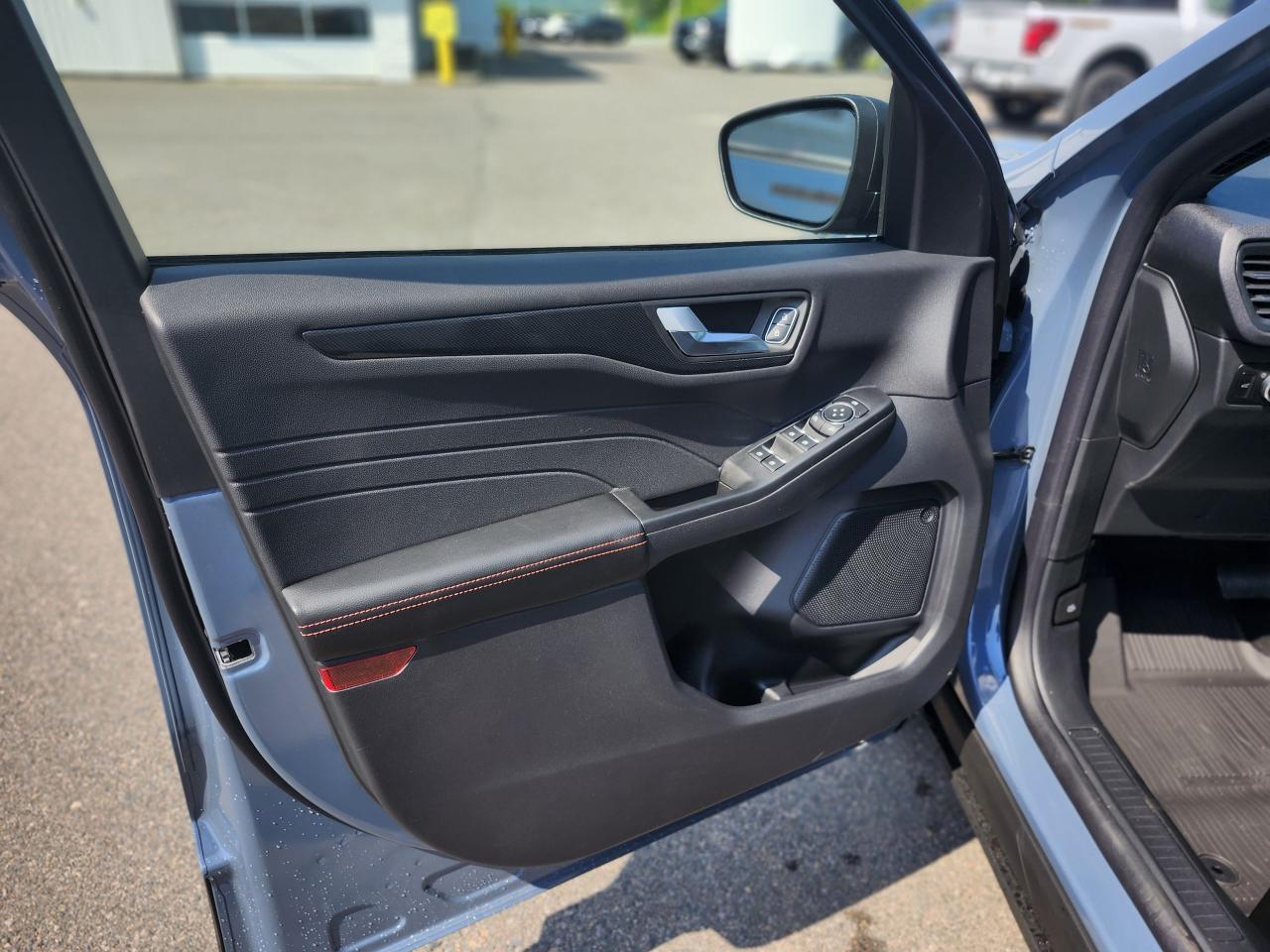 2025 Ford Escape ST-Line AWD Photo5