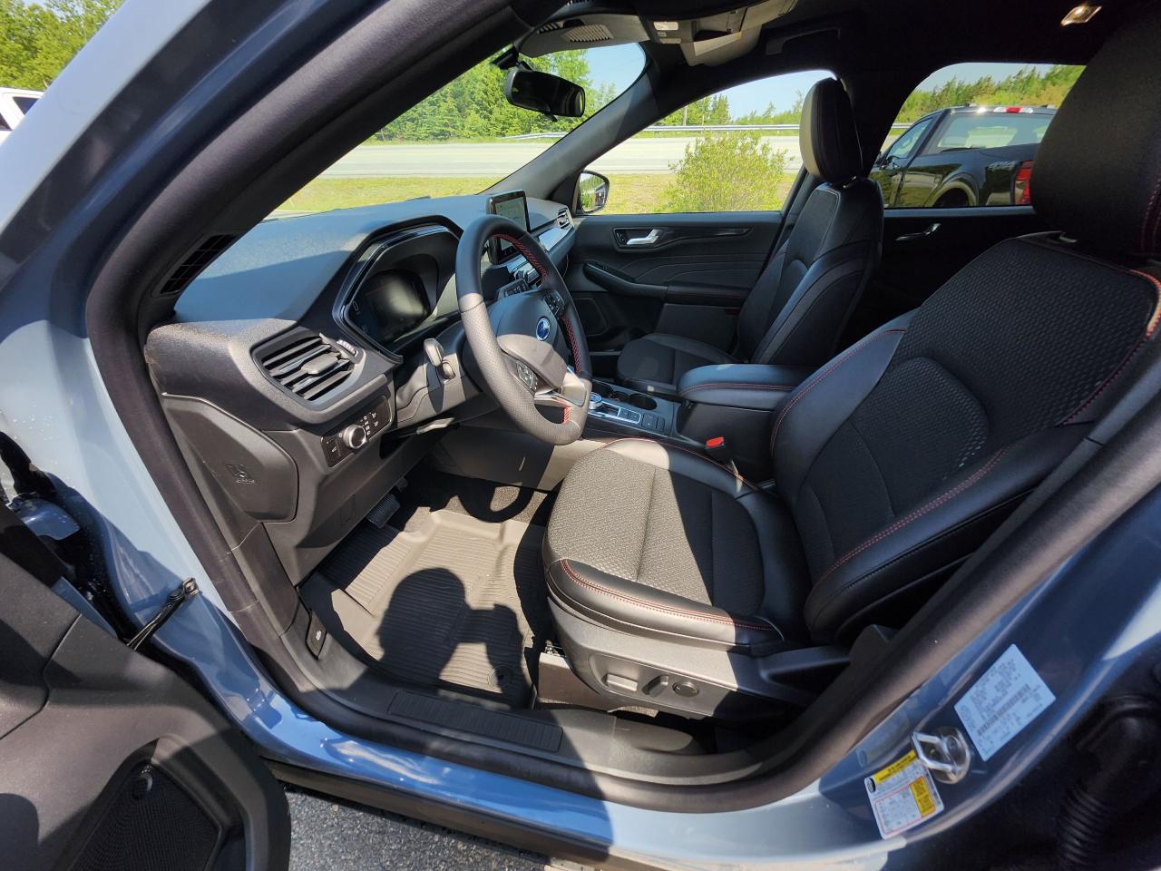 2025 Ford Escape ST-Line AWD Photo5