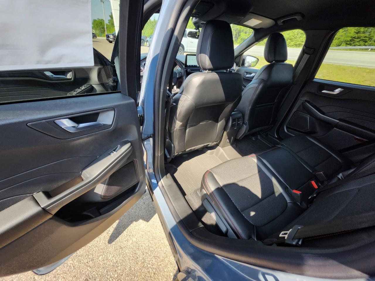2025 Ford Escape ST-Line AWD Photo5