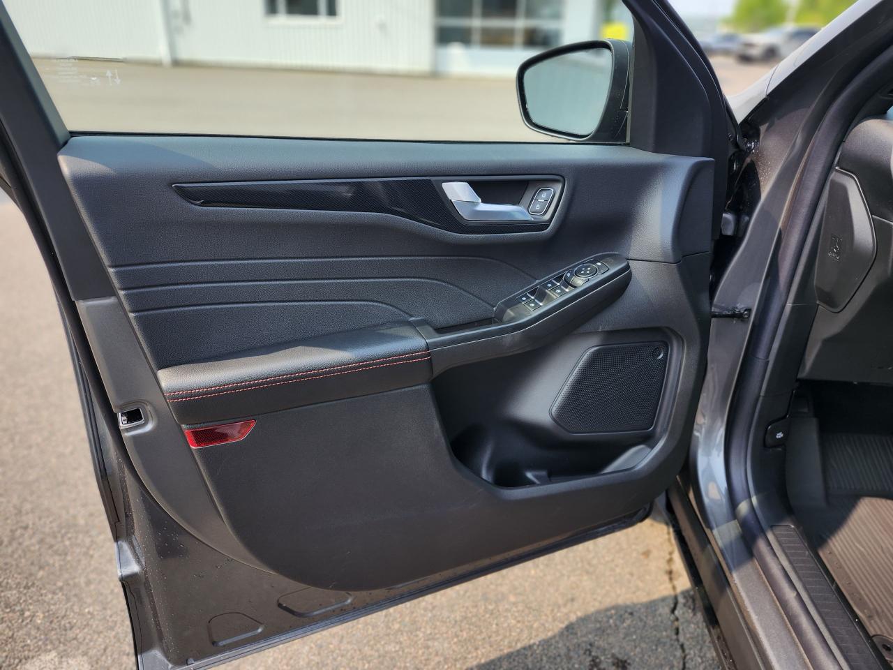2025 Ford Escape ST-Line AWD Photo5