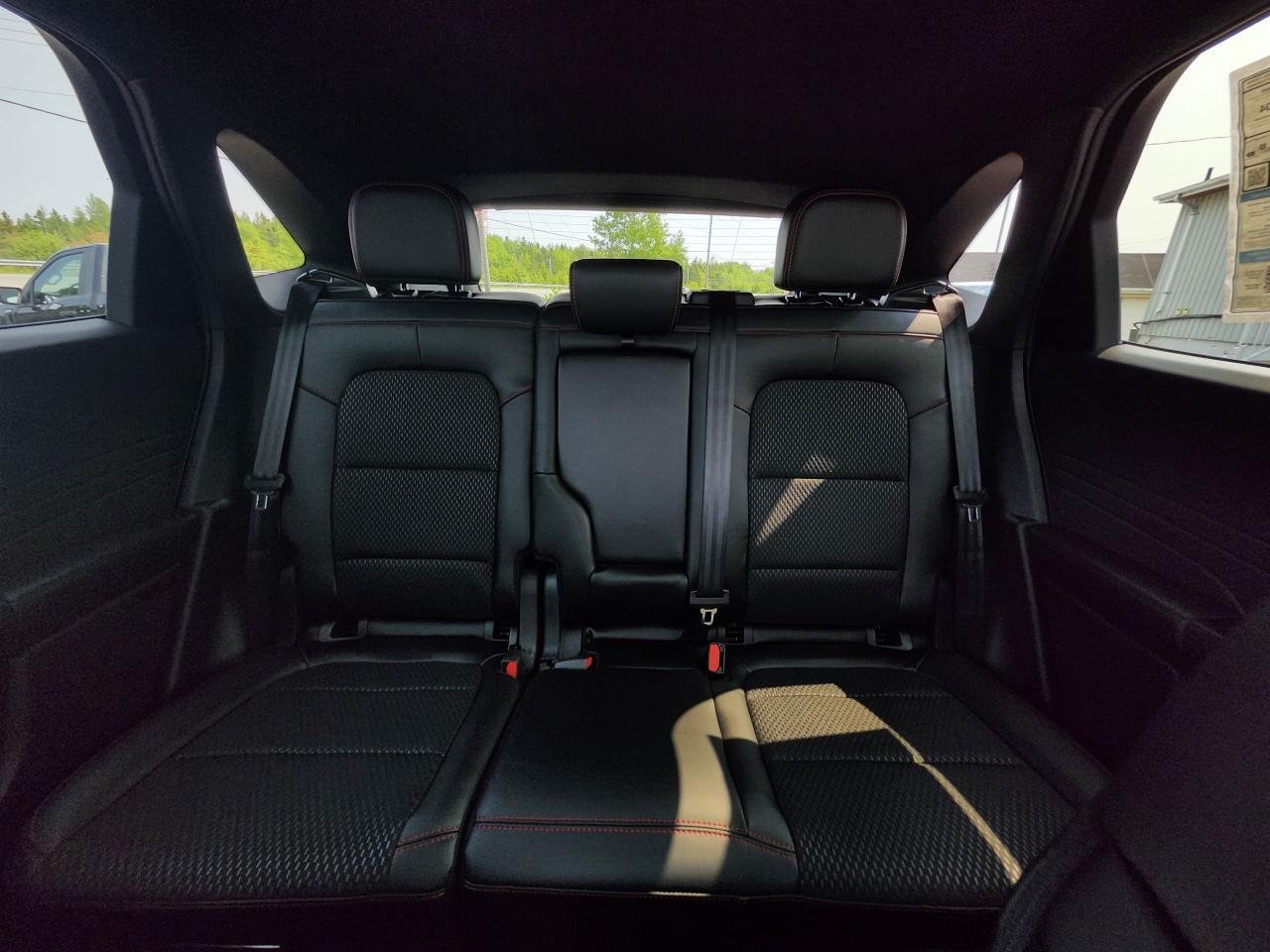 2025 Ford Escape ST-Line AWD Photo5
