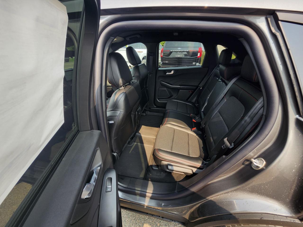 2025 Ford Escape ST-Line AWD Photo5