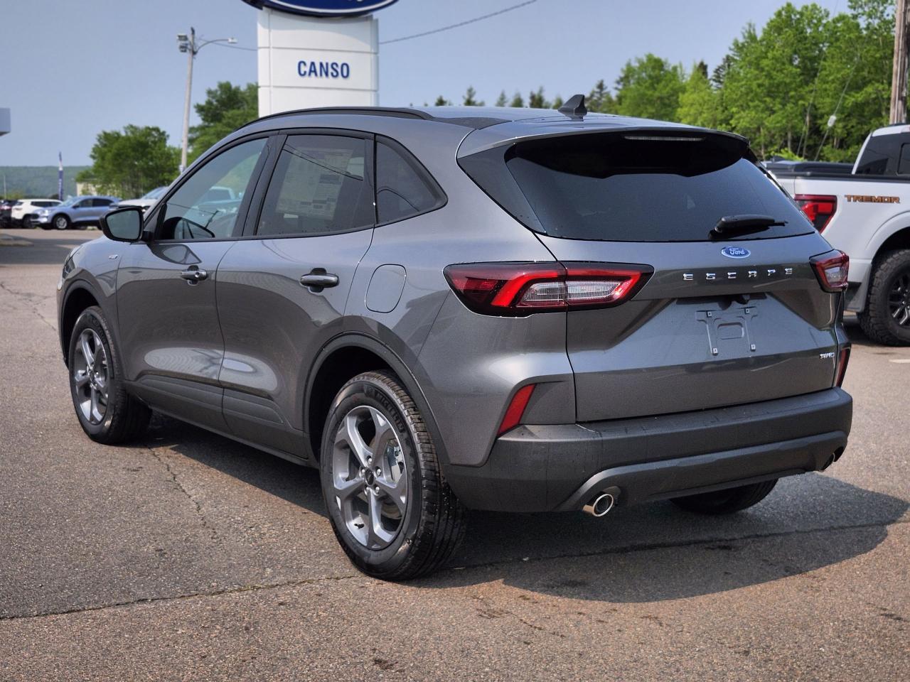 2025 Ford Escape ST-Line AWD Photo5