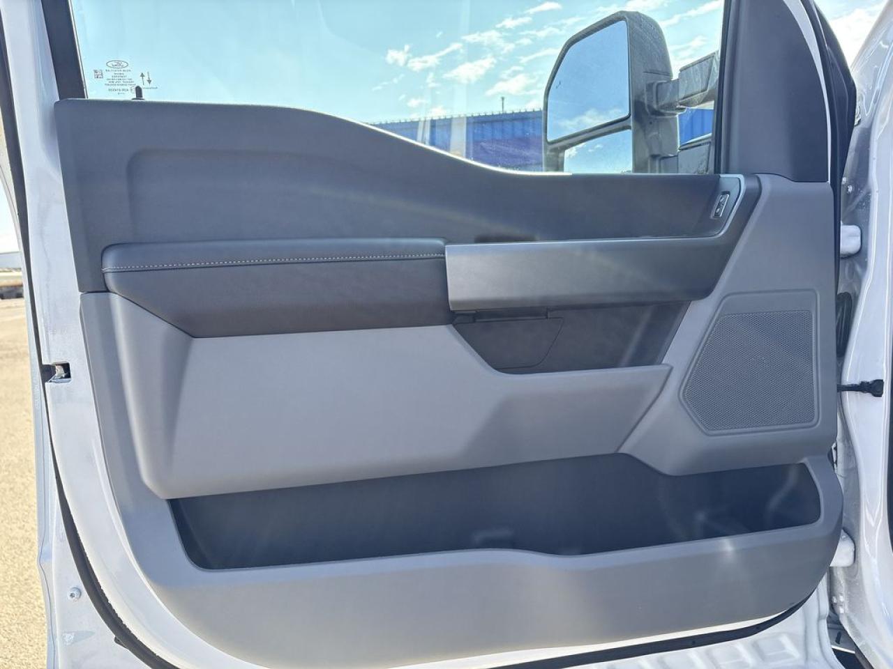 2025 Ford F-350 Super Duty DRW XLT 8' Box 623A Photo3