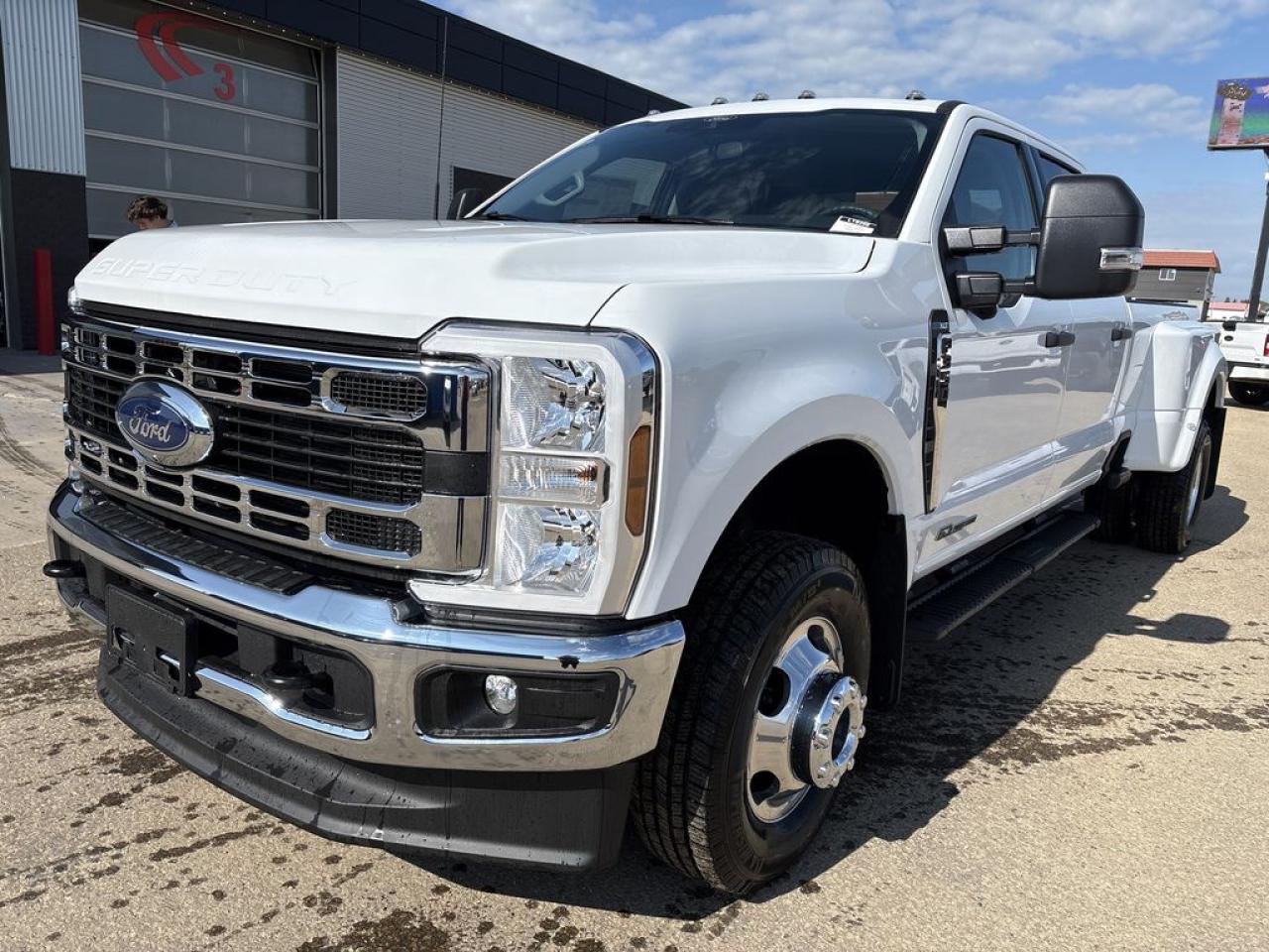 2025 Ford F-350 Super Duty DRW XLT 8' Box 623A Photo5