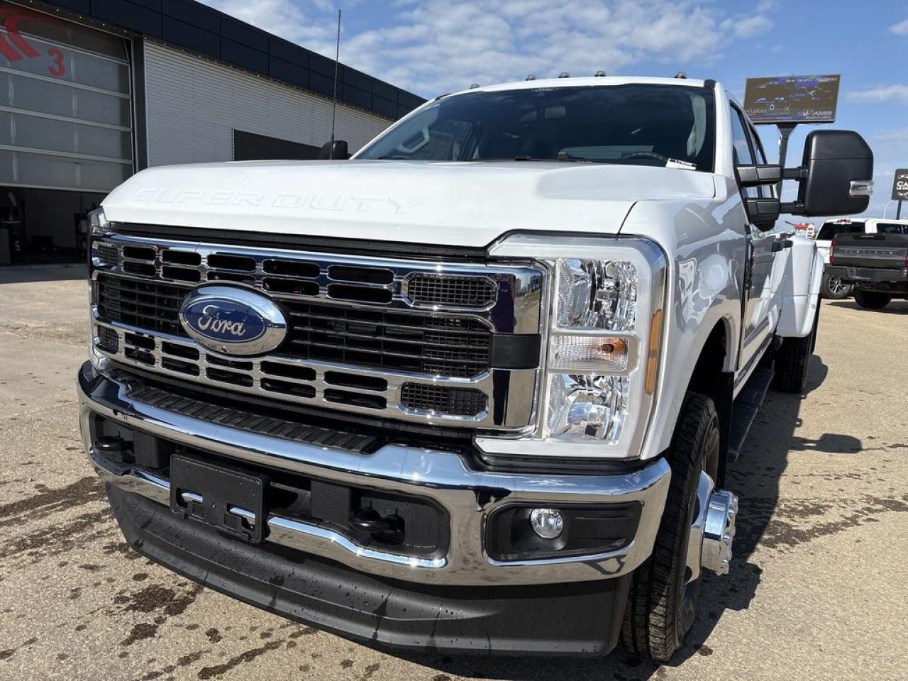 2025 Ford F-350 Super Duty DRW XLT 8' Box 623A Photo5