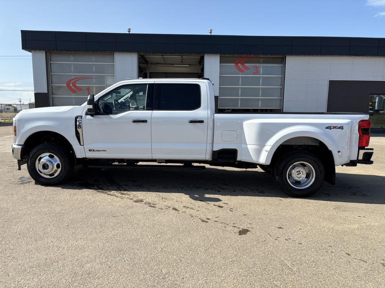 2025 Ford F-350 Super Duty DRW XLT 8' Box 623A Photo5