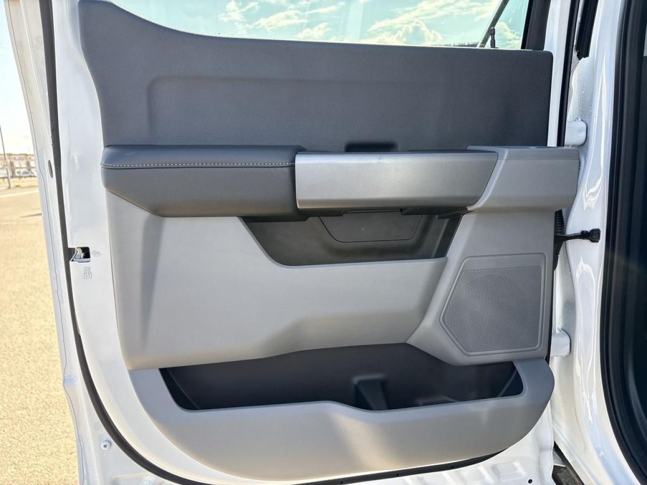 2025 Ford F-350 Super Duty DRW XLT 8' Box 623A Photo5