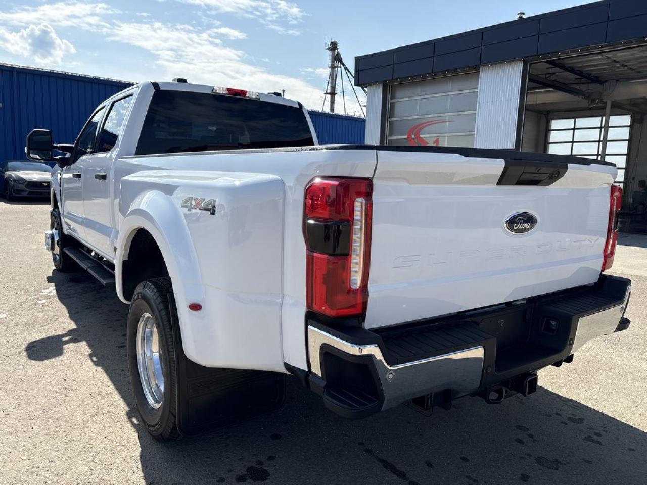 2025 Ford F-350 Super Duty DRW XLT 8' Box 623A Photo5