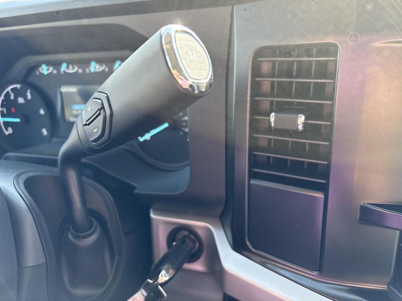 2025 Ford F-350 Super Duty DRW XLT 8' Box 623A Photo5