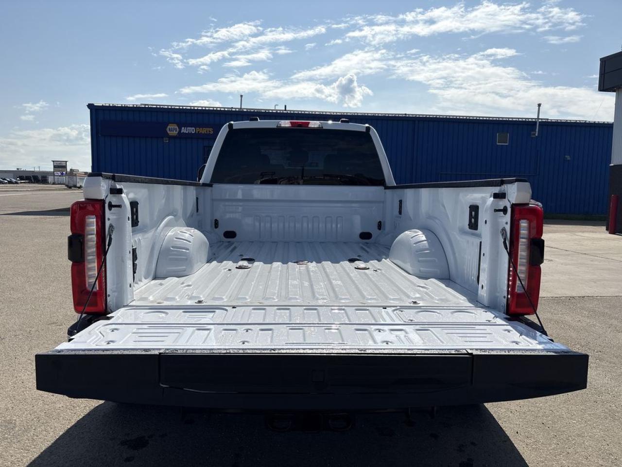 2025 Ford F-350 Super Duty DRW XLT 8' Box 623A Photo5