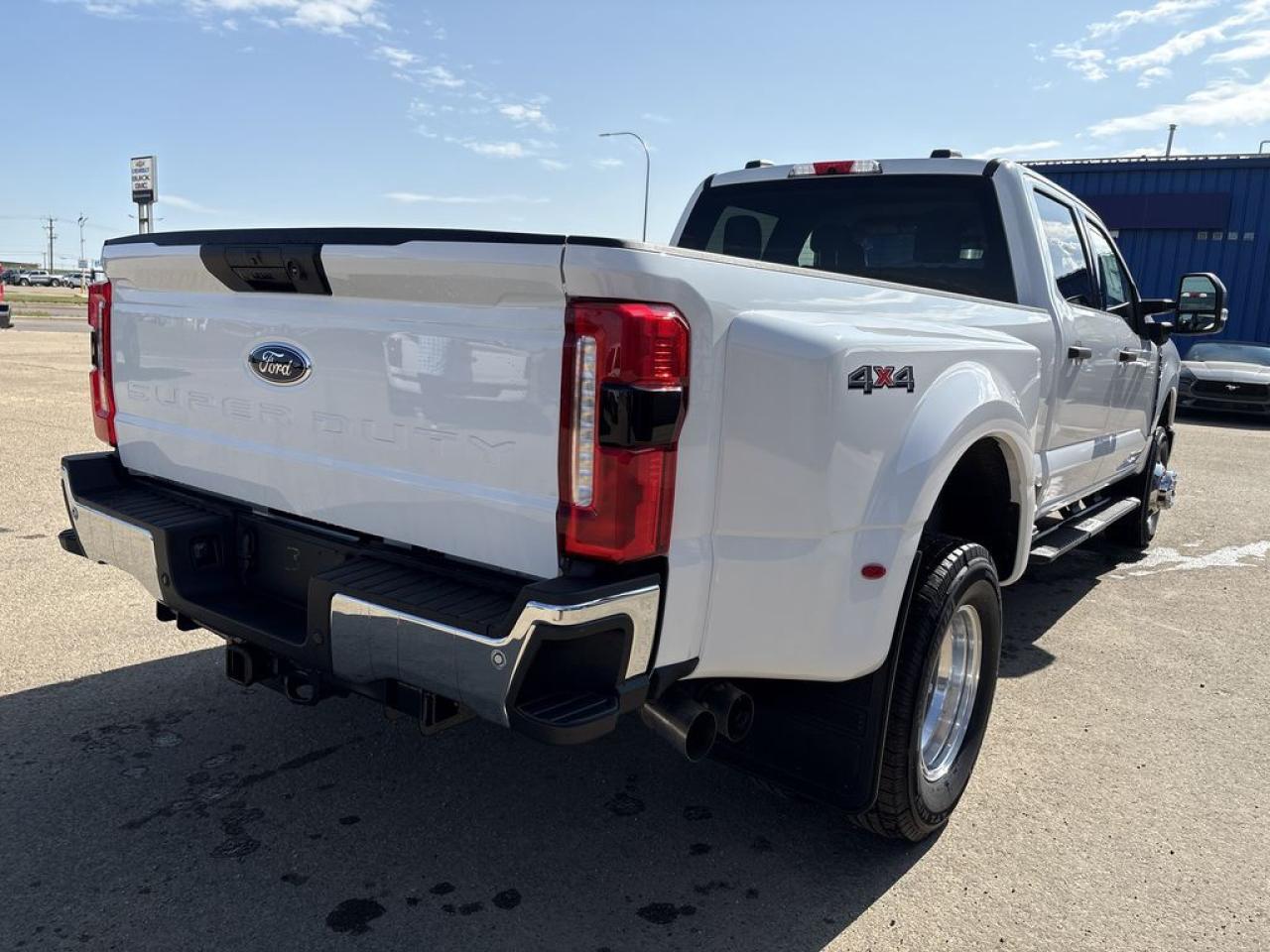 2025 Ford F-350 Super Duty DRW XLT 8' Box 623A Photo5