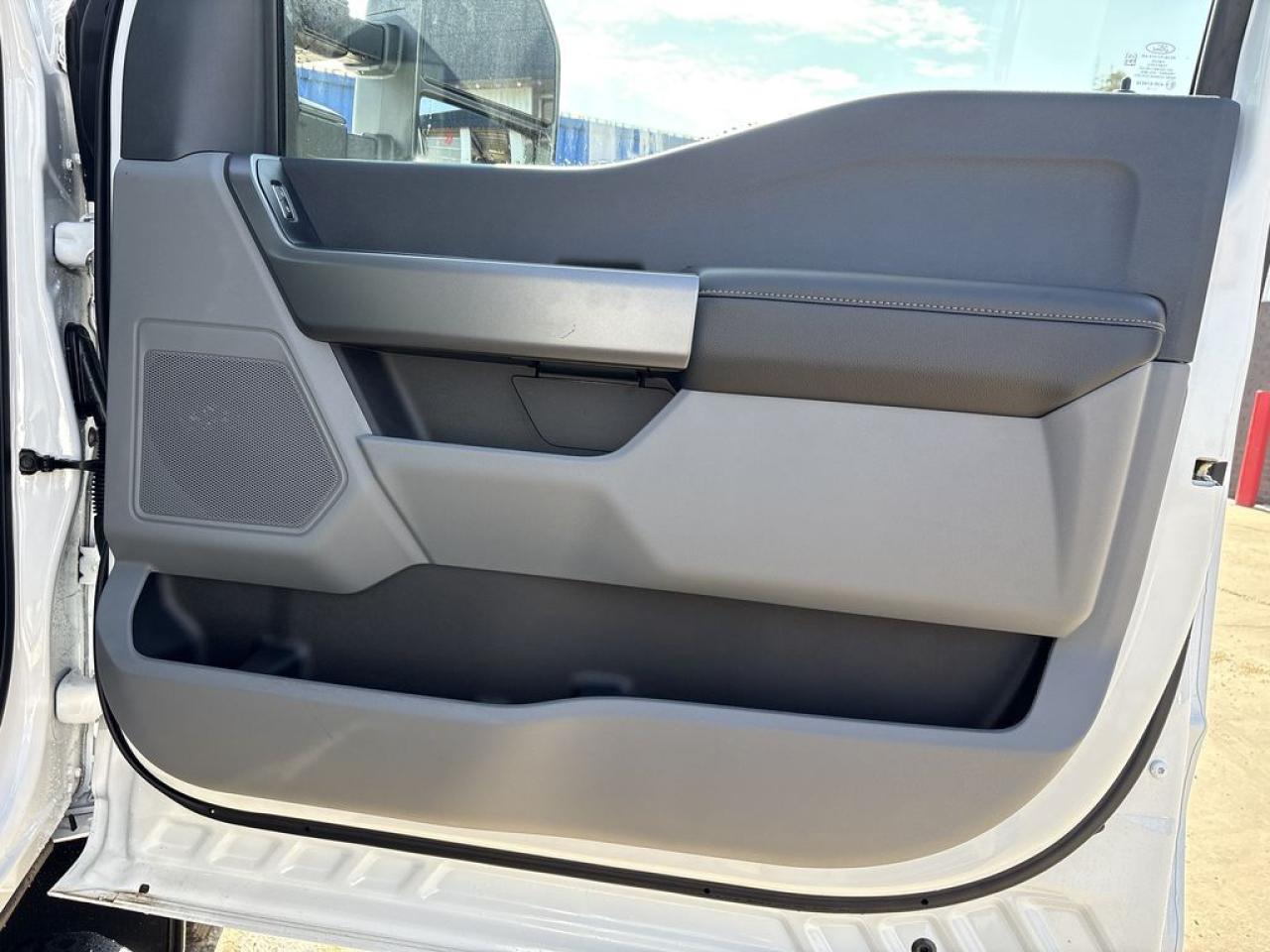 2025 Ford F-350 Super Duty DRW XLT 8' Box 623A Photo5