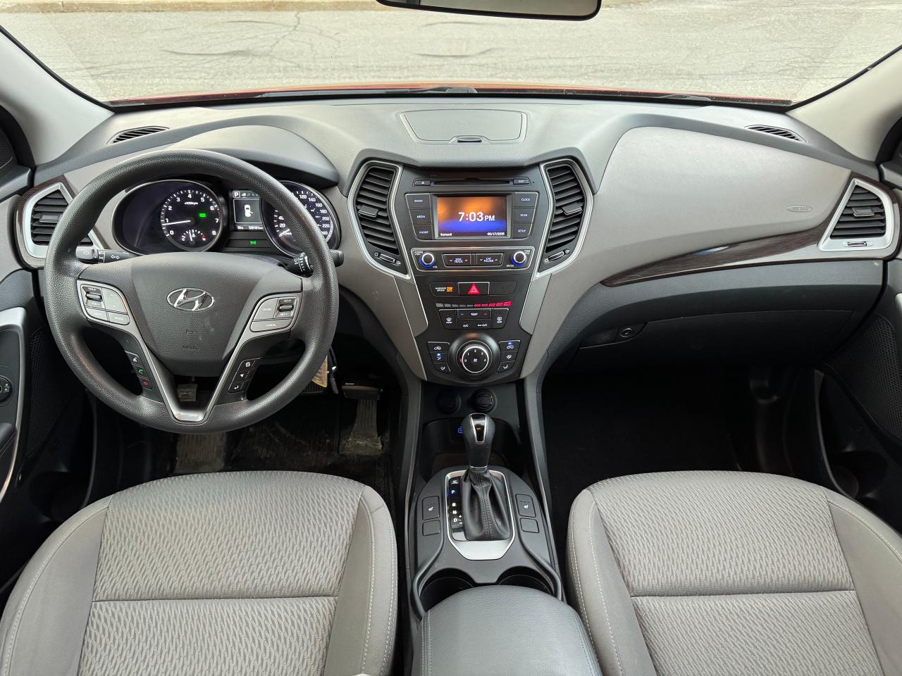 2017 Hyundai Santa Fe XL  - Photo #4