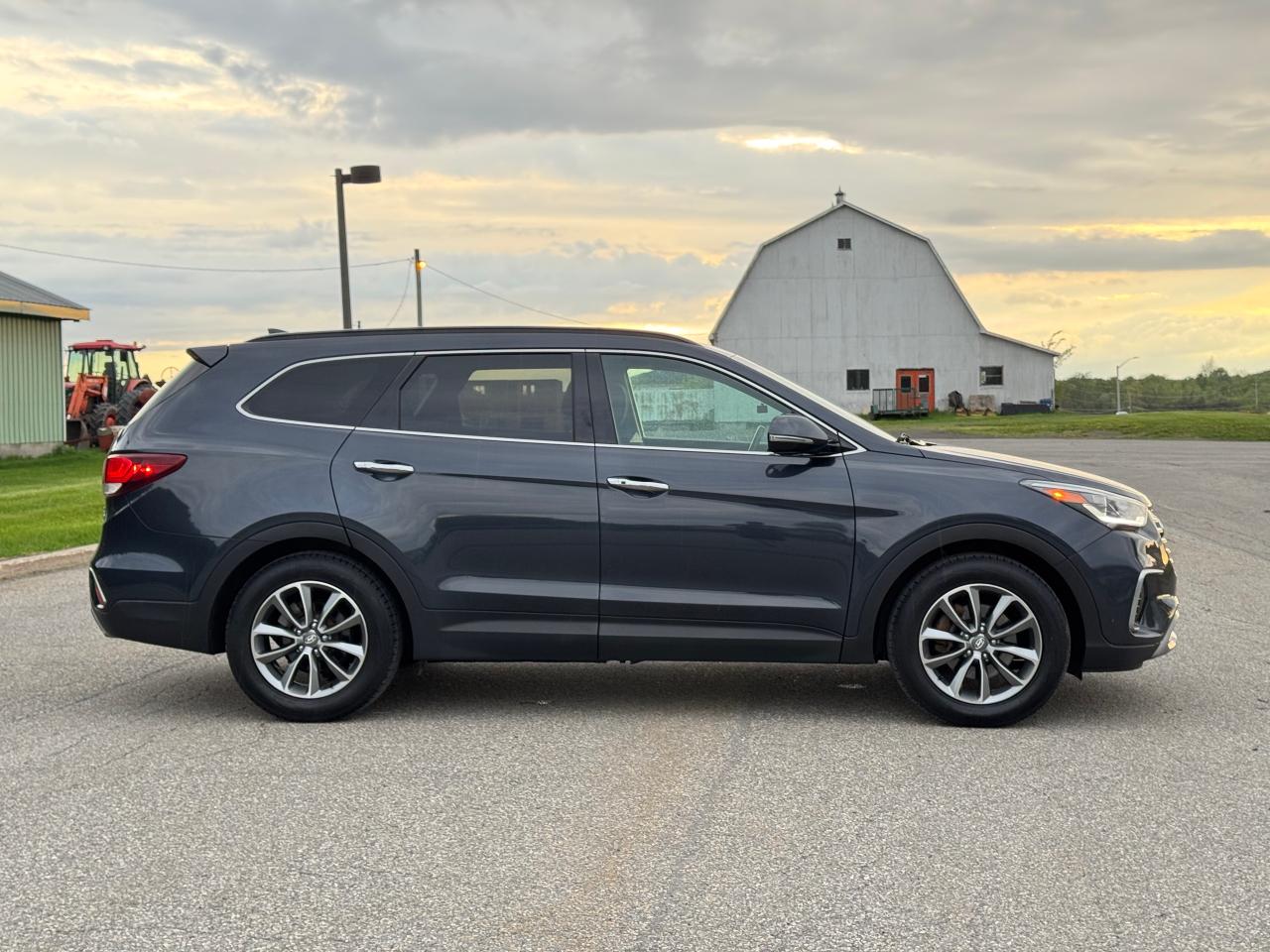2017 Hyundai Santa Fe XL Premium - Photo #5