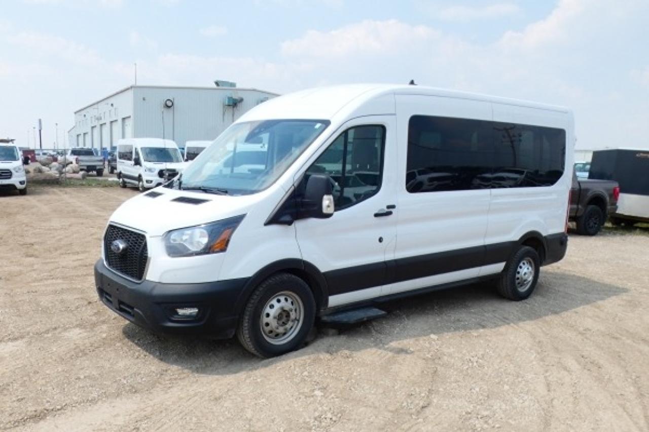 2024 Ford Transit 350 XL 12 pass. Med Roof AWD w/cloth seats, NAV, BUC - Photo #2