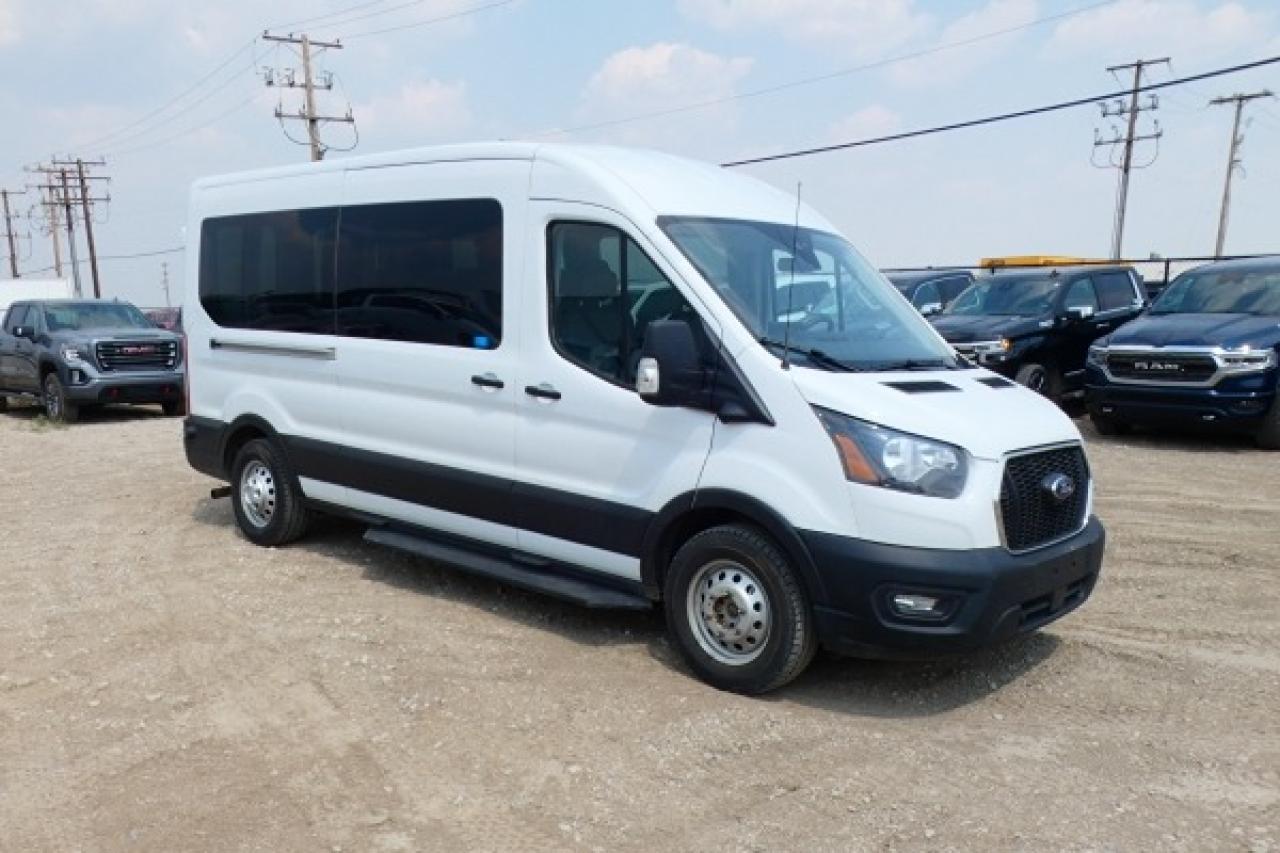 2024 Ford Transit 350 XL 12 pass. Med Roof AWD w/cloth seats, NAV, BUC - Photo #4
