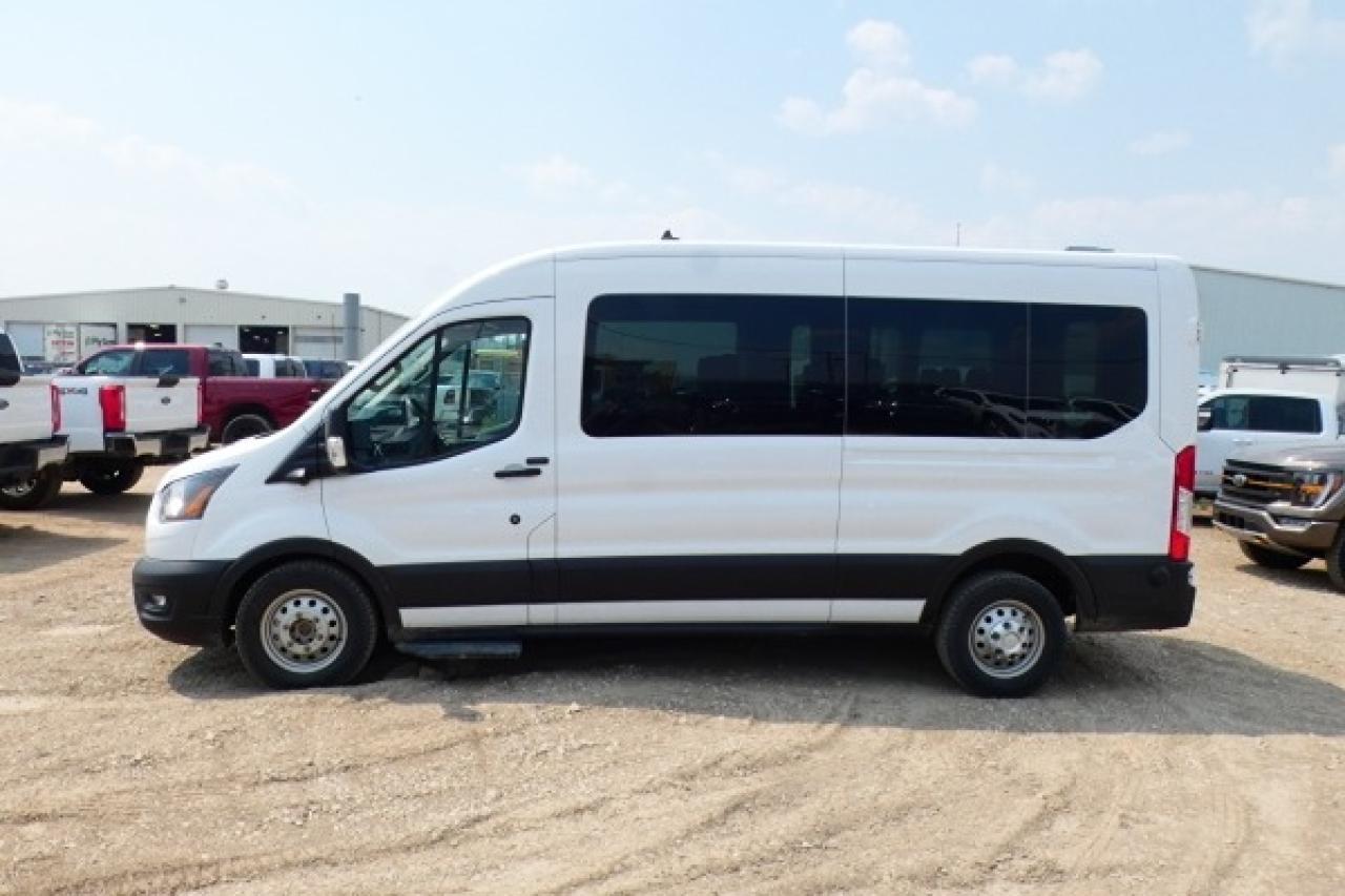 2024 Ford Transit 350 XL 12 pass. Med Roof AWD w/cloth seats, NAV, BUC