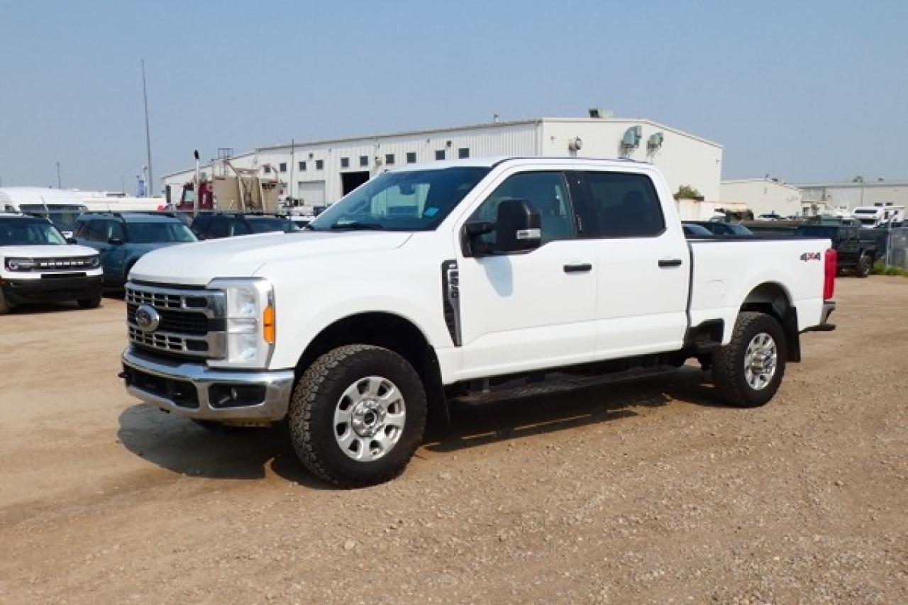 2023 Ford F-250 XLT w/Power cloth seats, BUC - Photo #2