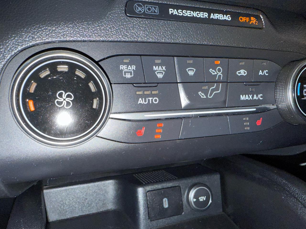 2020 Ford Escape SE Photo2