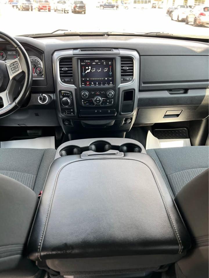 2021 RAM 1500 Classic WARLOCK - Photo #10