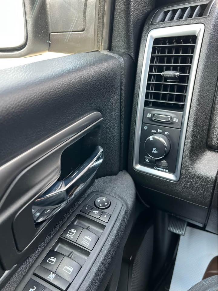 2021 RAM 1500 Classic WARLOCK - Photo #15
