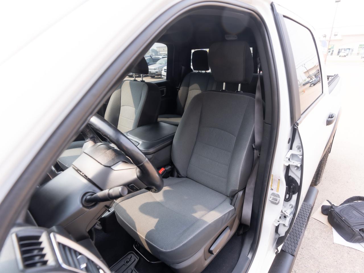 2021 RAM 1500 Classic WARLOCK - Photo #16