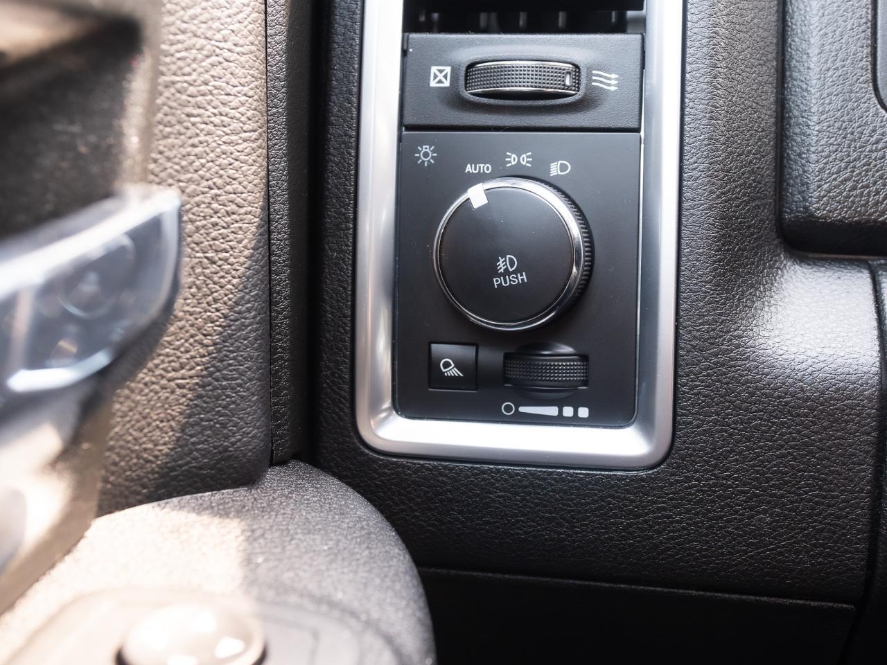 2021 RAM 1500 Classic WARLOCK - Photo #15