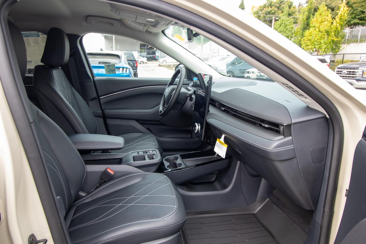 2025 Ford Mustang Mach-E Select RWD Photo5