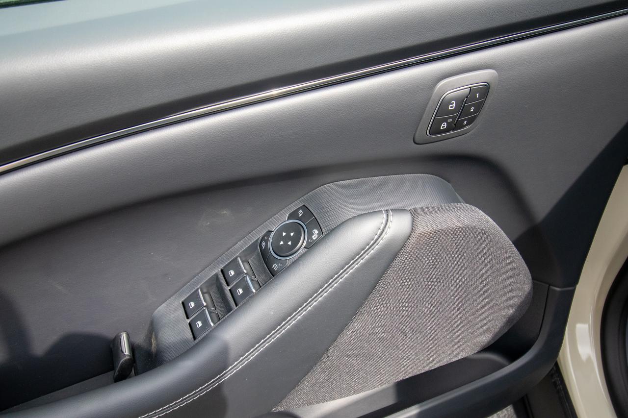 2025 Ford Mustang Mach-E Select RWD Photo5