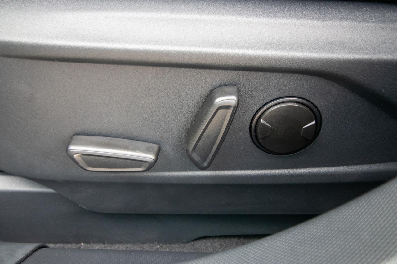 2025 Ford Mustang Mach-E Select RWD Photo5