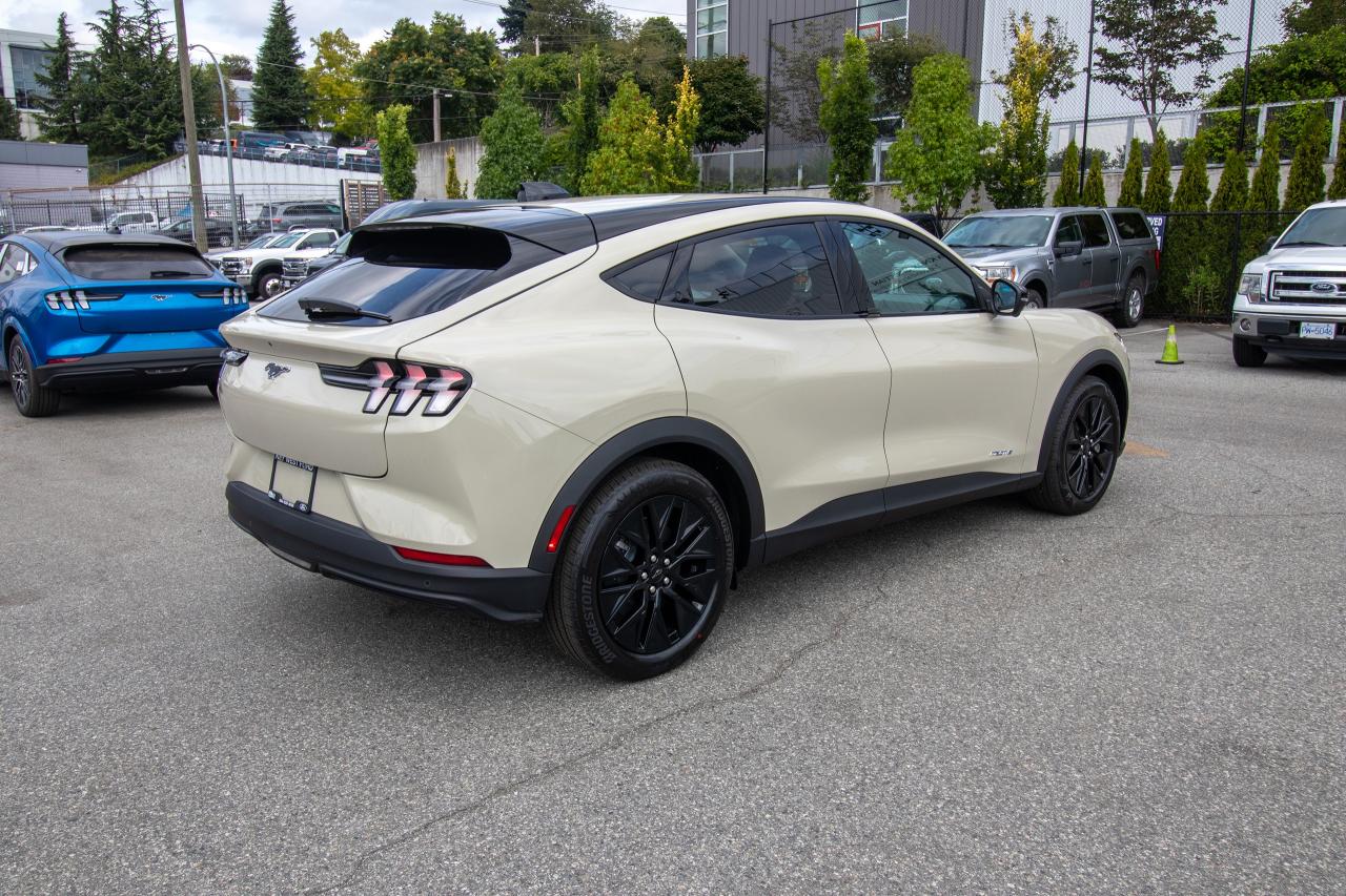2025 Ford Mustang Mach-E Select RWD Photo4