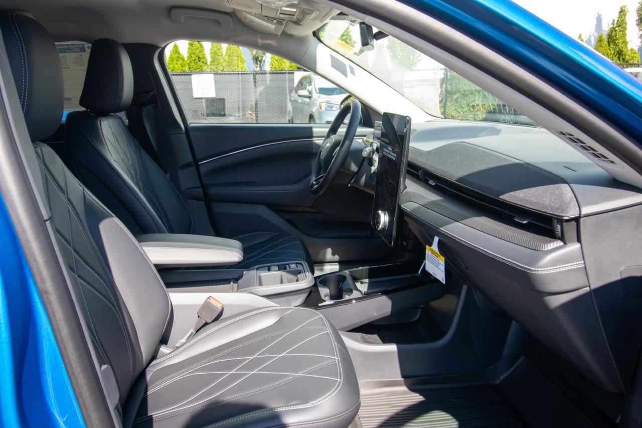2025 Ford Mustang Mach-E Select AWD Photo5