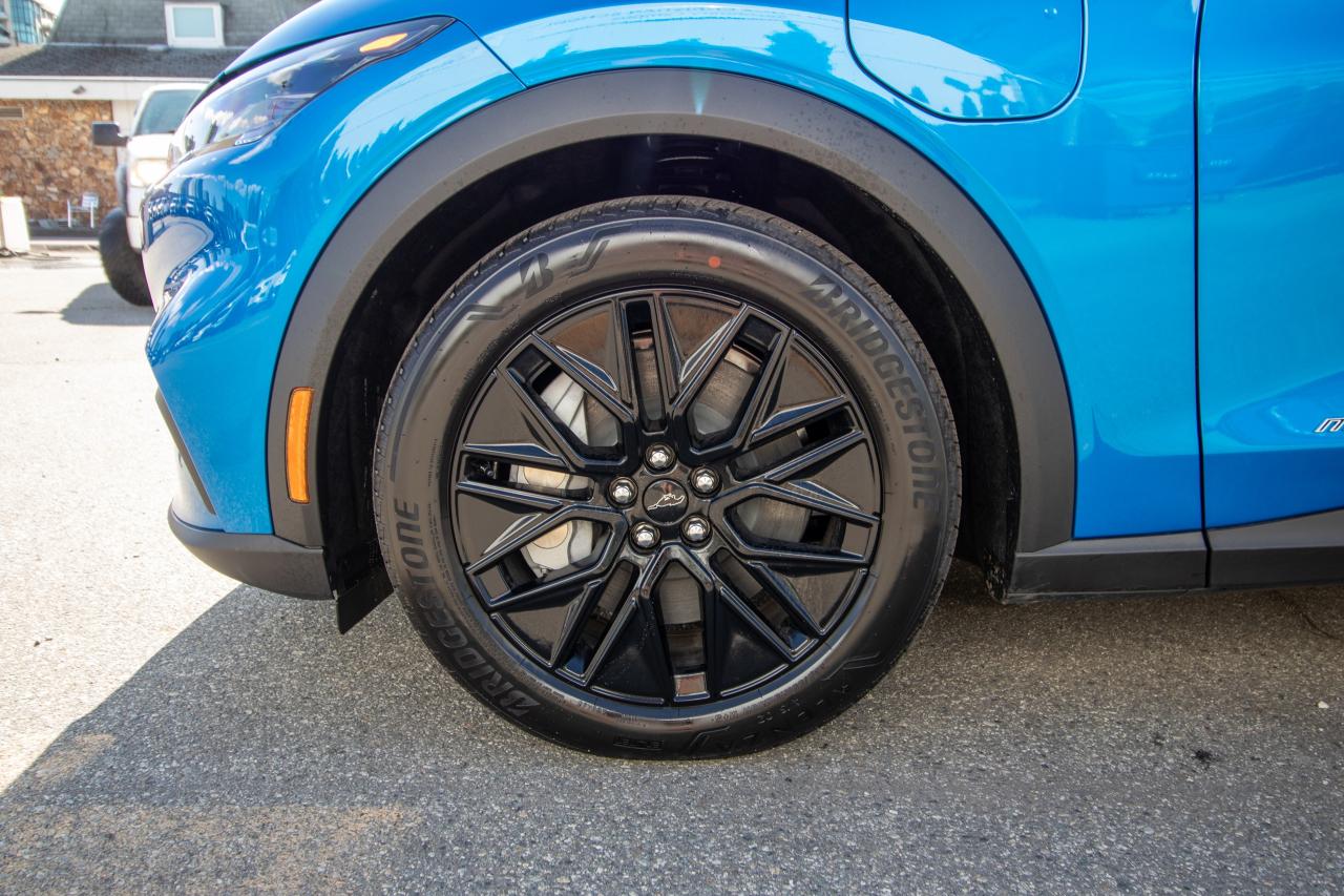 2025 Ford Mustang Mach-E Select AWD Photo5